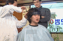 |搞笑GIF趣图: 每当想起别人的女友穿上这身衣服,我就内心止不住的颤抖