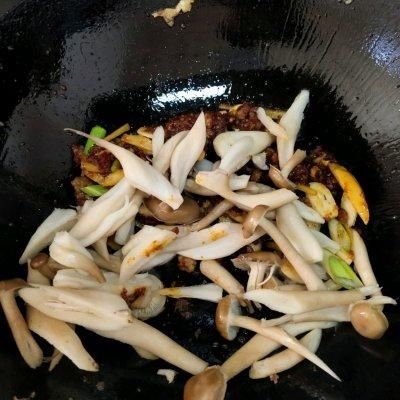 #暖冬酱在手，嗨吃部队锅#hin下饭的辣酱肉沫荷包蛋炒粉条