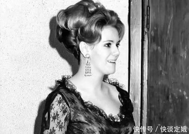 查尔斯|戴安娜的婚鞋:镶着132颗珍珠和542颗亮片,也藏了她的秘密