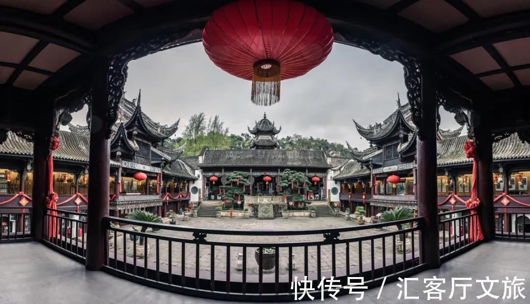 井盐|去年才通高铁,这座“十八线”国内小城,凭什么就火到了国外?