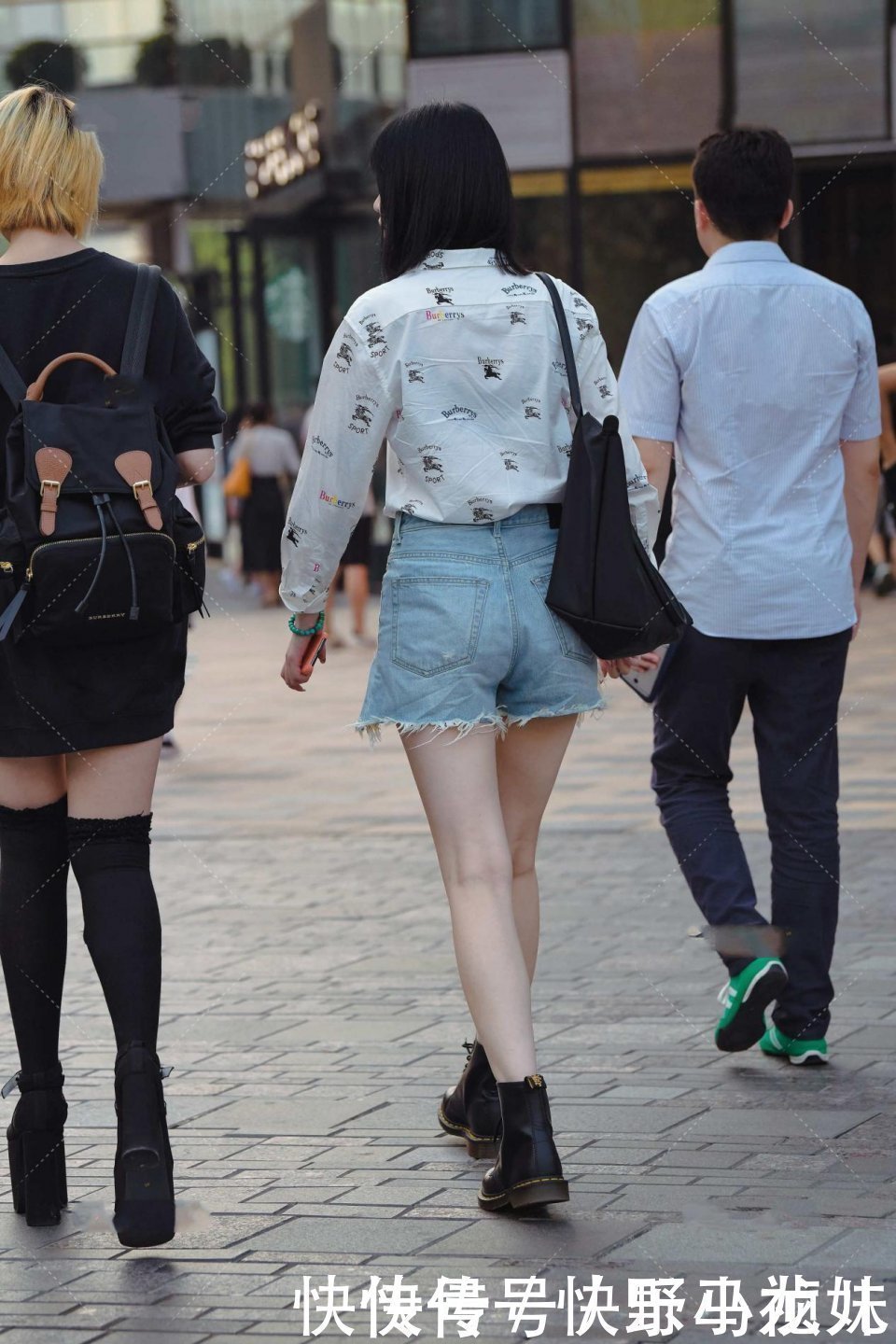 马丁靴|设计感十足的牛仔裤,高级时尚,塑造个人风格