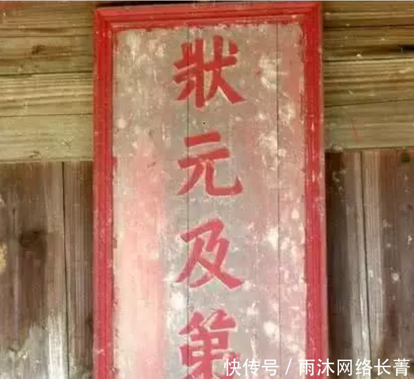 女子仰慕状元学识,主动嫁状元为妾,新婚当晚却失望地悬梁自尽