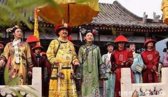 作用就是为|古代皇帝外出时,随从太监和宫女为何举着2个大扇子,是要扇风?