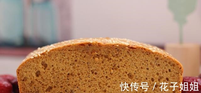 自制红枣糕好吃有诀窍,不用烤箱不用水,细腻暄软健康又解馋!