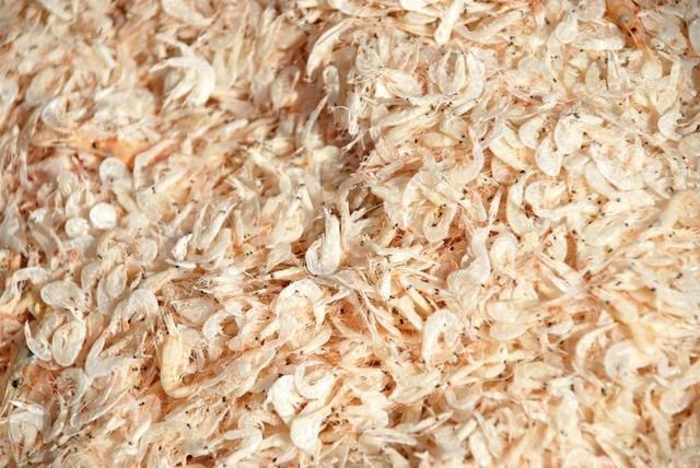 榛仁|中老年人注意:虾壳、骨头汤不补钙,想补钙多吃这6种食物