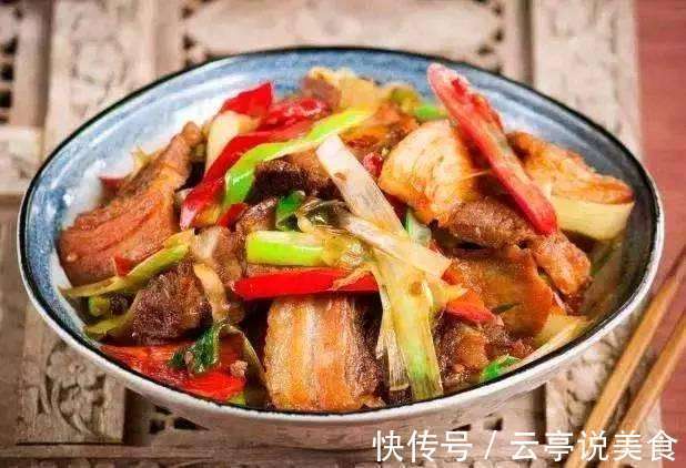 媳妇今晚做了几道他最拿手的下饭菜, 一家三口吃的很开心!