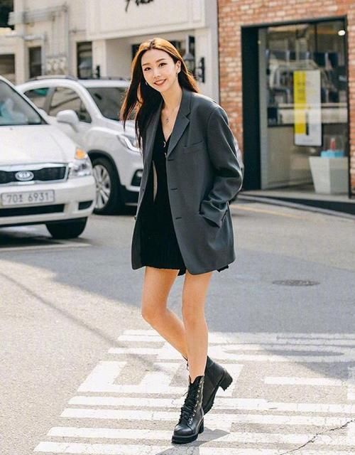 高跟鞋|论街拍，比起太古里的奇装异服，韩国人的穿搭简约高级，值得学习