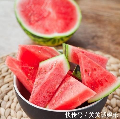 坐月子|坐月子吃水果有讲究,产妇做到“6吃4不吃”,营养充足恢复好