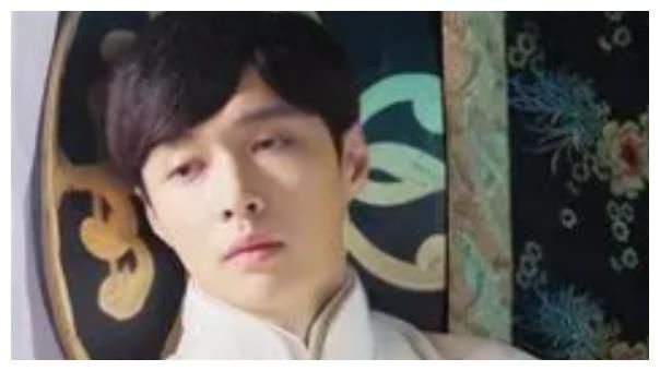 张艺兴：上节目后恶评不断，他是如何从顶流变成“老鼠屎”的？