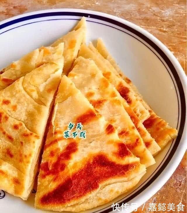 烙饼|温水或凉水和面都不对，试试我烙饼的特殊方法，松软酥香，放一天都不会硬