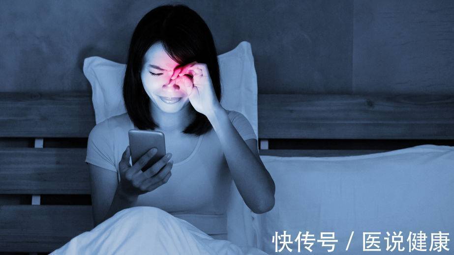 中度|成人每天看屏幕超6小时易患抑郁?反复出现6个现象,可别不当回事