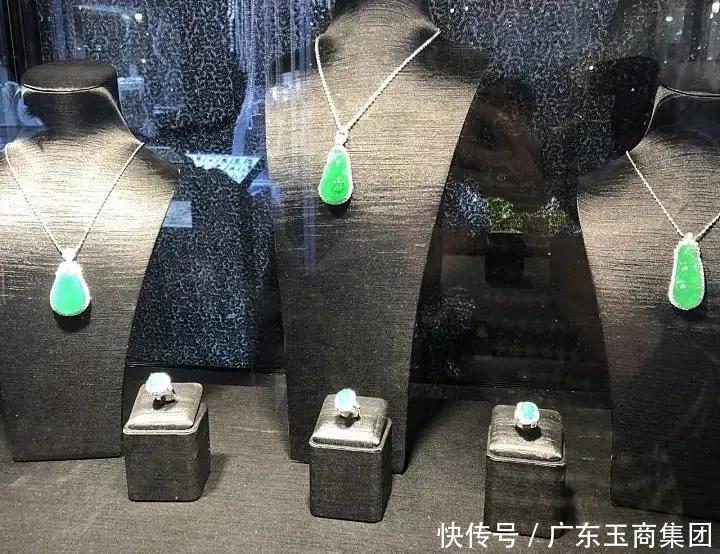  奢侈品|展会级别的翡翠长什么样，开眼！