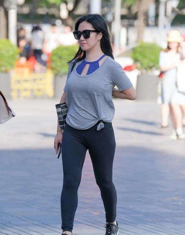 穿搭 瑜伽裤遮肉的穿搭秘籍,着装就要选择时髦一点的,也很优雅!