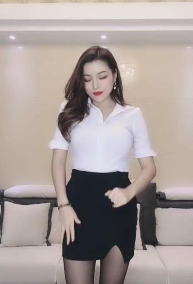 街拍公司的丰腴女经理,这种身材类型你们打几分