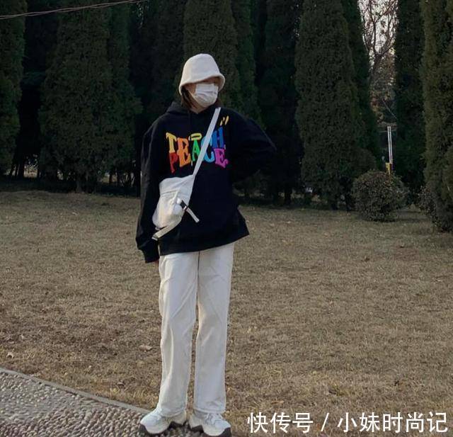 版型 今年春天,白色裤子又要火了,四种搭配组合推荐,带你玩转时尚