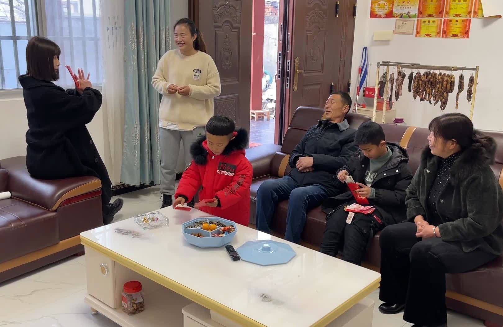 大红包|初二大舅哥给我娃5000压岁钱,他家2个娃怎么给?网友的回答亮了