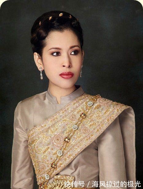 苏提达 怪不得苏提达只模仿没戴过诗丽吉的“满天星”,原来是朱拉蓬喜欢