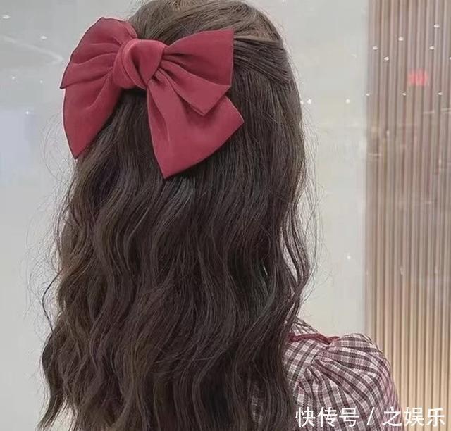 脑后勺|今年流行的“发夹”,发量多者必踩雷,却意外火了“复古夹”