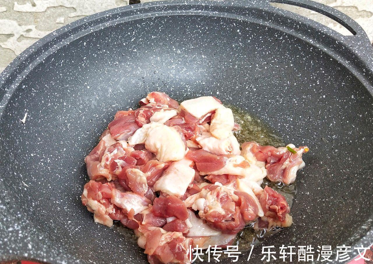 一罐啤酒一只鸭炖一锅菜,肉嫩菜香好吃又下饭,花钱不多却吃得香