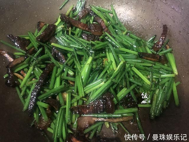 立夏过后，别吃韭菜了，它比韭菜更香，5块钱1把，常吃清肠通便