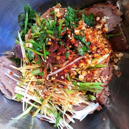 红油拌驴肉，家宴款待必备款，下酒神器