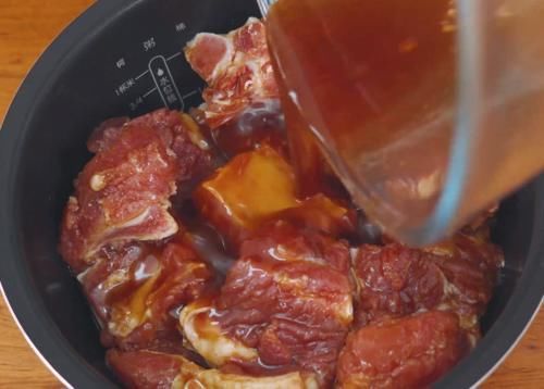 腌制料|在家教你用电饭煲焖排骨，烹饪简单，鲜酸味美，孩子特爱吃的菜肴