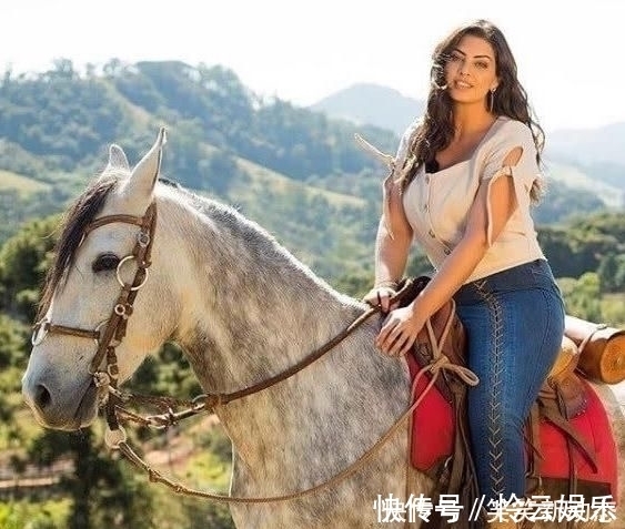 巴西|165斤巴西美女,健身塑造丰腴曲线,逆袭为大码模特