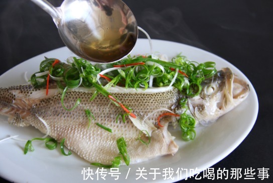味极鲜酱油|无论鱼肉怎么做，别用盐和料酒，教你一招，鱼肉鲜嫩美味，没腥味