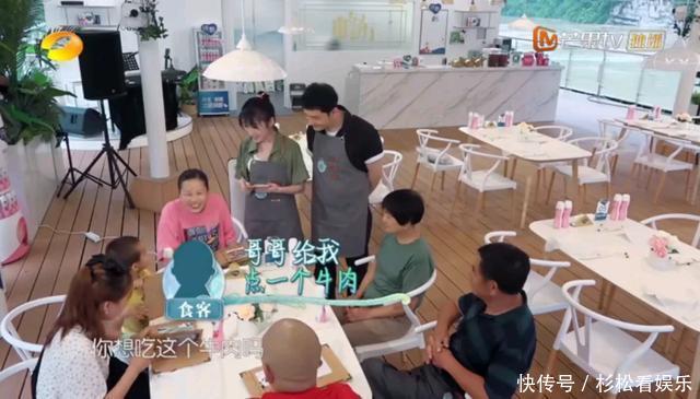 《中餐厅》这伙员工不好带,两个人脚不沾地,一个人干得少睡得早