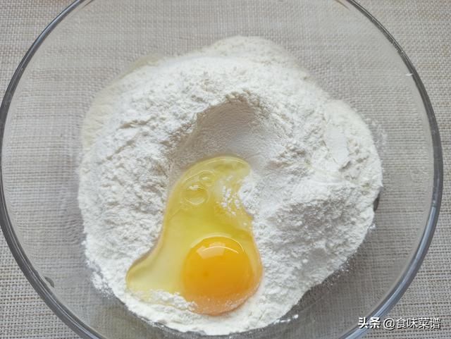 搅拌均匀|韭菜怎么搭配才好吃？分享5种不同的做法，鲜香又美味，老少皆宜