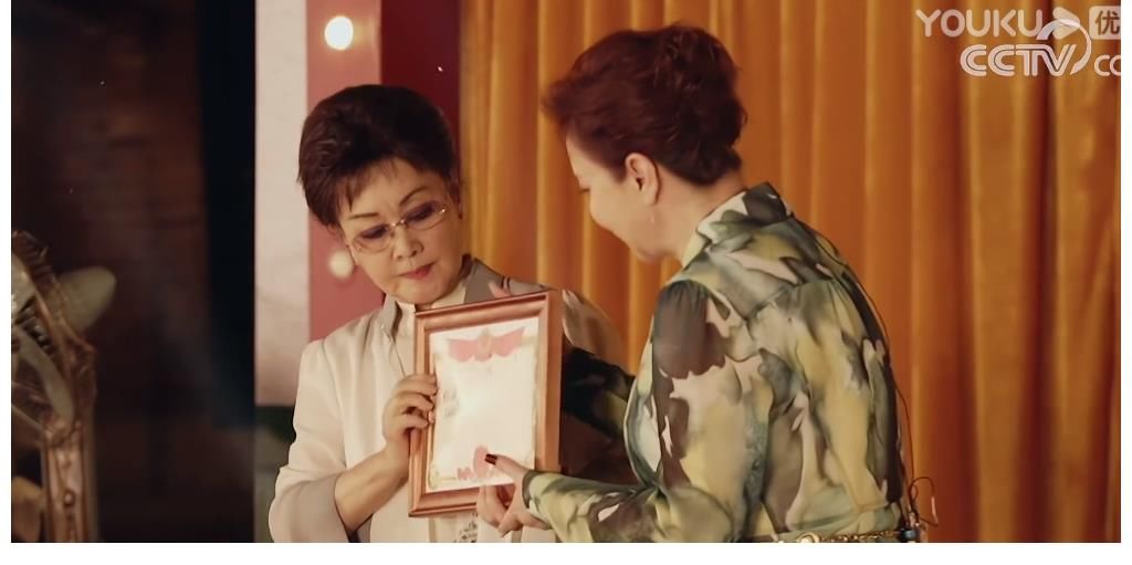 “國臉”剛強(qiáng)綜藝節(jié)目首秀鏡頭被剪光，小尼社交賬號(hào)早見端倪