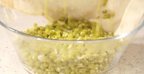 天热要多吃豌豆，教你一个新吃法，不炒菜不炖汤，2斤豌豆不够吃