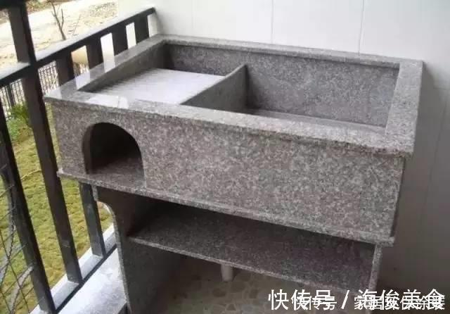 卫生间|别蹲在卫生间洗衣服了，多累呀，在阳台做个池子很好用！