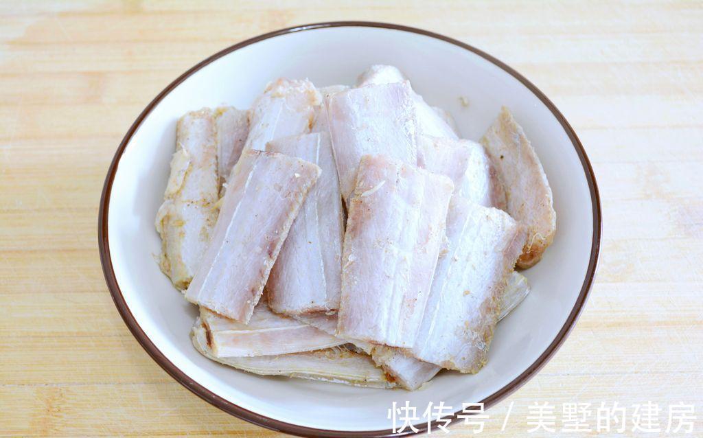 家常香煎带鱼，外酥里嫩，咬一口味道真赞，家人都爱吃