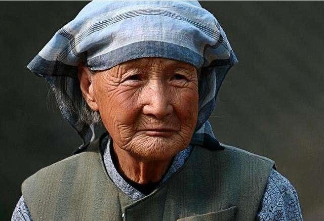 农村|农村俗语“一人不进庙,二人不看井,三人不抱树”,是啥意思