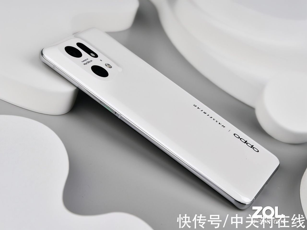 满帧|新一代骁龙8加持全家桶散热，OPPO Find X5 Pro打游戏咋样？