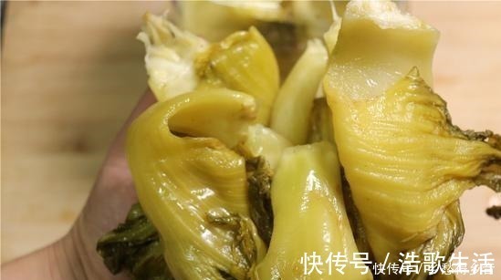 秘方|妈妈30年腌酸菜的秘方，5天就能吃，又香又脆口，放一年都不坏！
