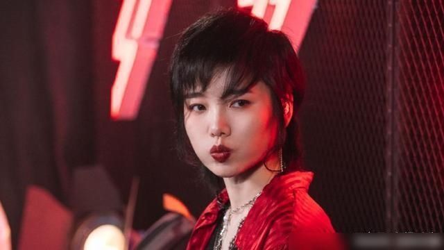 同是06届超女,尚雯婕是蔡徐坤等人的伯乐,许飞却被杜华要求换歌