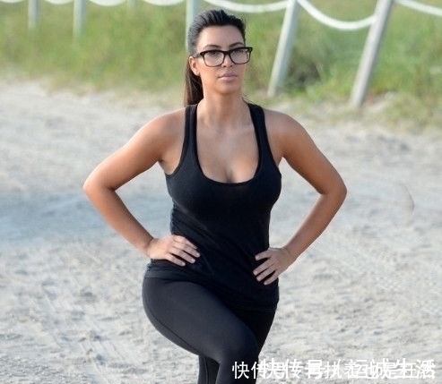 卡戴珊|17年前的卡戴珊,对比现在的她,体重增加三十斤,身材变化很大