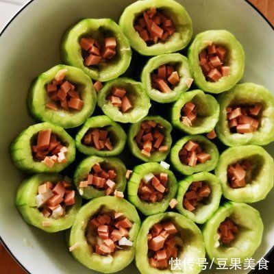 美人水|粉丝什锦蒸丝瓜这样做也太好吃了，每天下饭都靠它