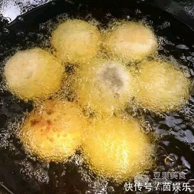 油炸糕(糖糕)的做法,外边金黄,软糯无比