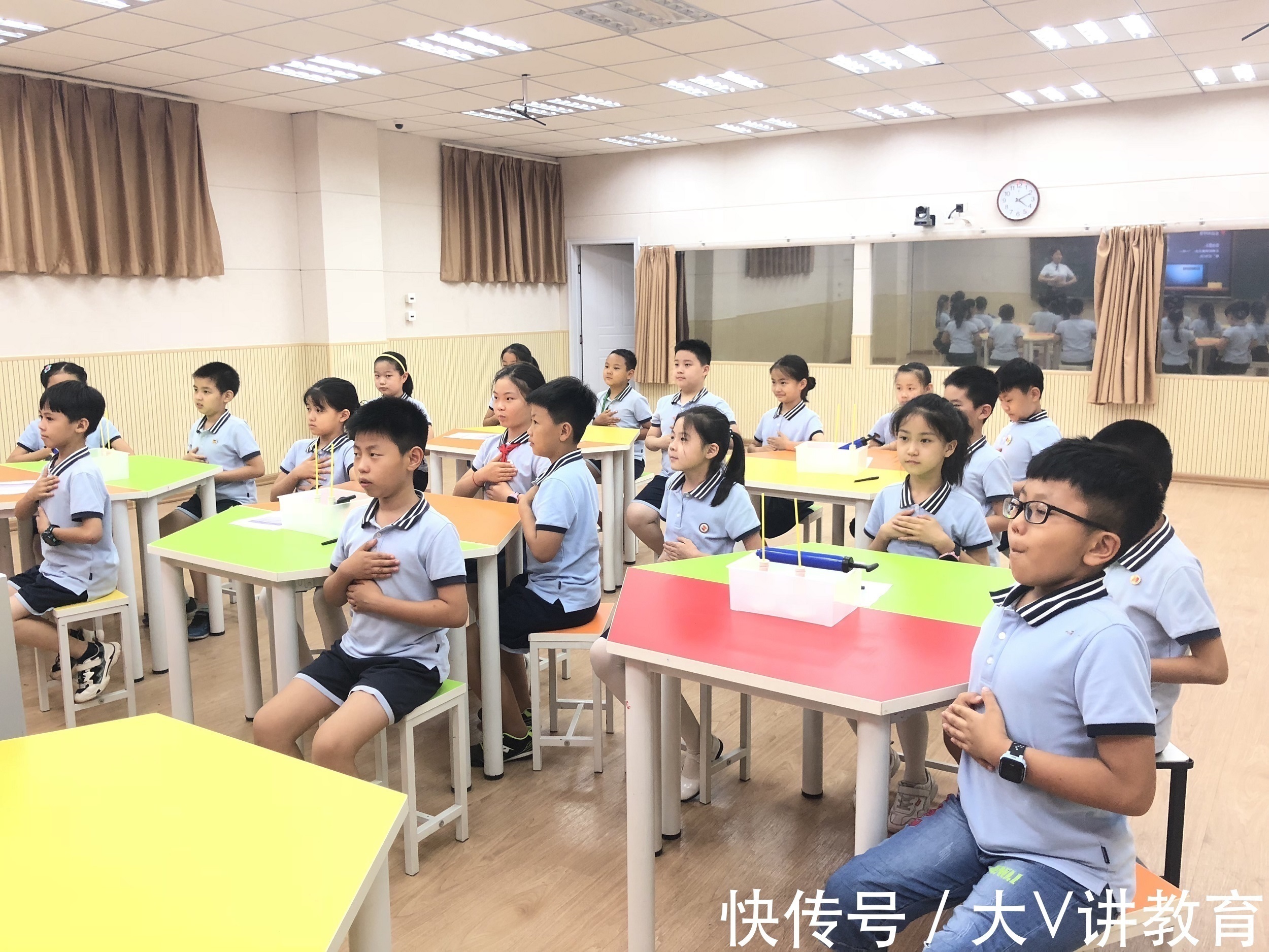 家长$小学生被罚写“爷”字,家长看后哭笑不得,网友:爷爷戴墨镜了?