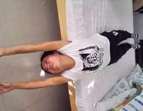 不良习惯|颈椎病怎么办,每天躺床上“吊脖子”,轻松简单,2天就出现效果