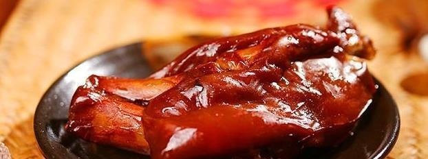 大厨教你做酱肘子、酱猪蹄,软糯香嫩、酱香浓郁,“配方”要收藏