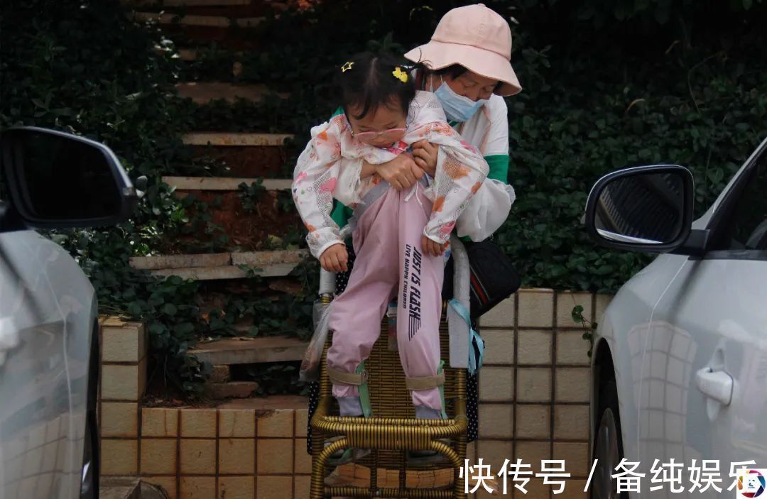 康复|残疾妈妈独子溺亡后,42岁借钱做试管婴儿,迎来女儿也迎来了悲剧