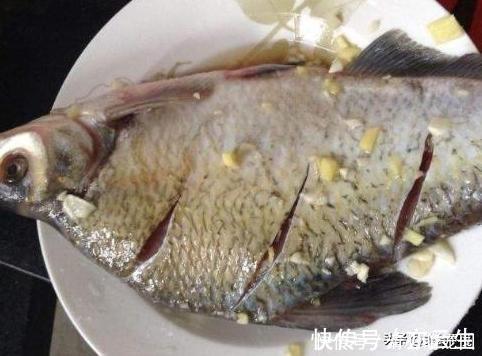 忌讳|给鱼去腥时，“最忌讳”放酒和醋，教你一招，鱼肉鲜嫩还没腥味