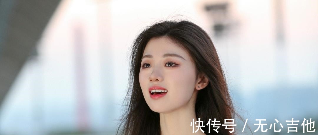 單依純加盟騰訊音樂娛樂盛典，與好聲音導(dǎo)師及助教同臺，發(fā)展好快