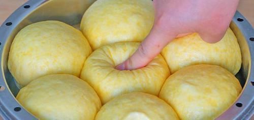 玉米面|玉米面最好吃的做法，开水烫一烫，粗粮细作超松软，比面包还好吃