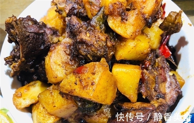 爸妈来城里小住,特意下厨做一桌菜,发朋友圈,亲戚:来蹭饭了!