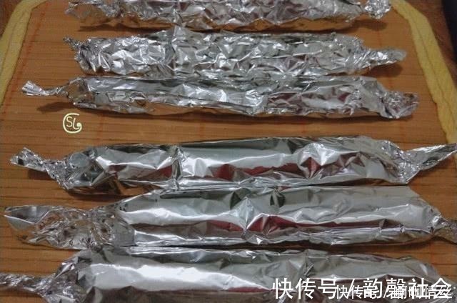 香肠别买了,在家自己做,不用肠衣不用模具,鲜嫩弹牙,孩子爱吃